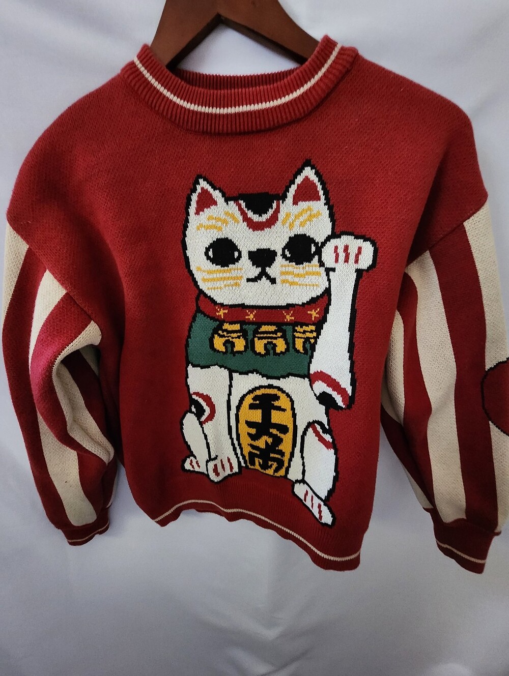Tyakasha Neko Maneki Sweater. Size Small